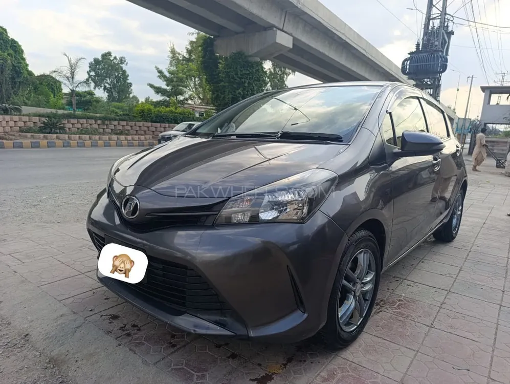 Toyota Vitz 2016 for Sale in Peshawar Image-1