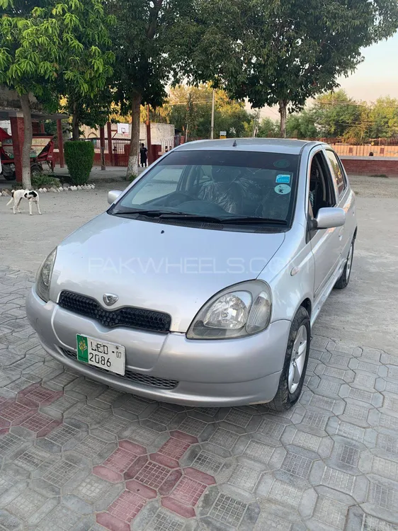 Toyota Vitz 2000 for Sale in Peshawar Image-1
