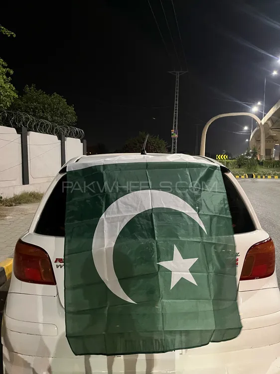 Toyota Vitz 2004 for Sale in Peshawar Image-1