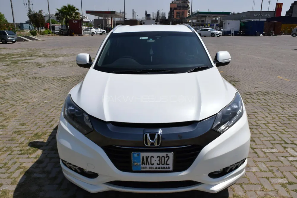 Honda Vezel 2015 for Sale in Islamabad Image-1