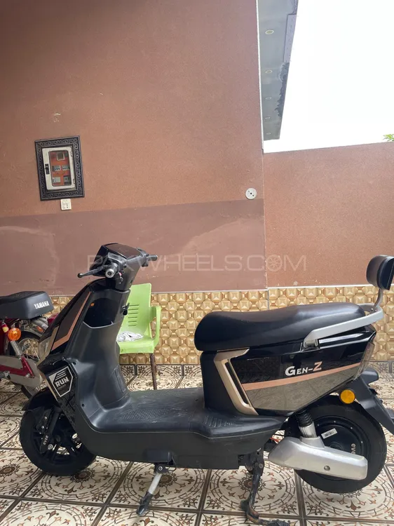 Lectrix Scooty 2025 for Sale Image-1