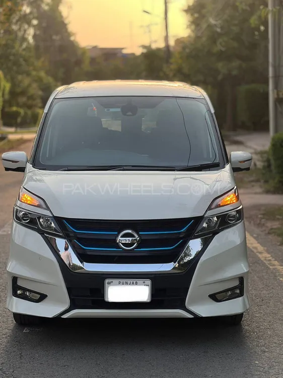 Nissan Serena 2018 for Sale in Lahore Image-1