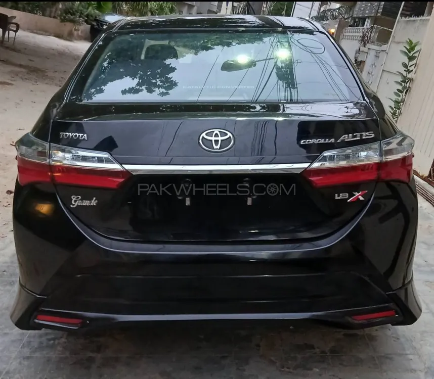 Toyota Corolla 2015 for Sale in Karachi Image-1