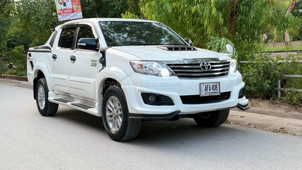 Toyota Hilux 2015 for Sale in Peshawar Image-1