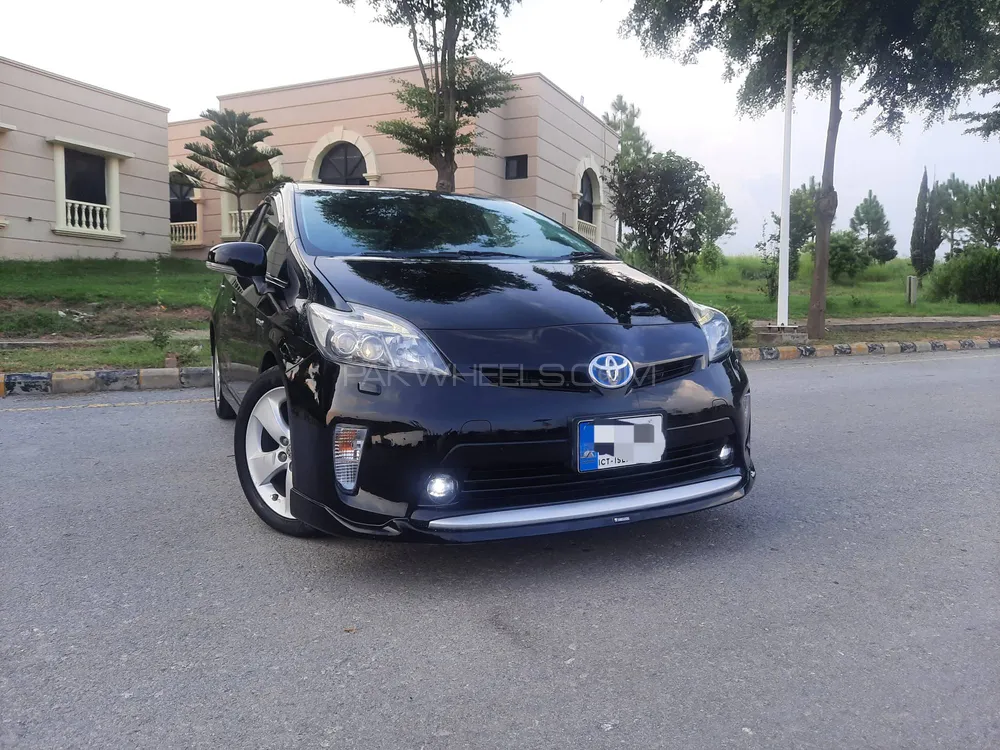Toyota Prius 2015 for Sale in Islamabad Image-1