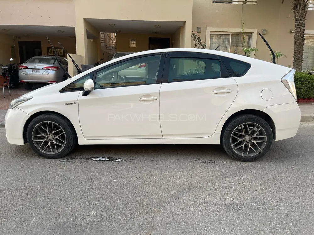 Toyota Prius 2012 for Sale in Karachi Image-1