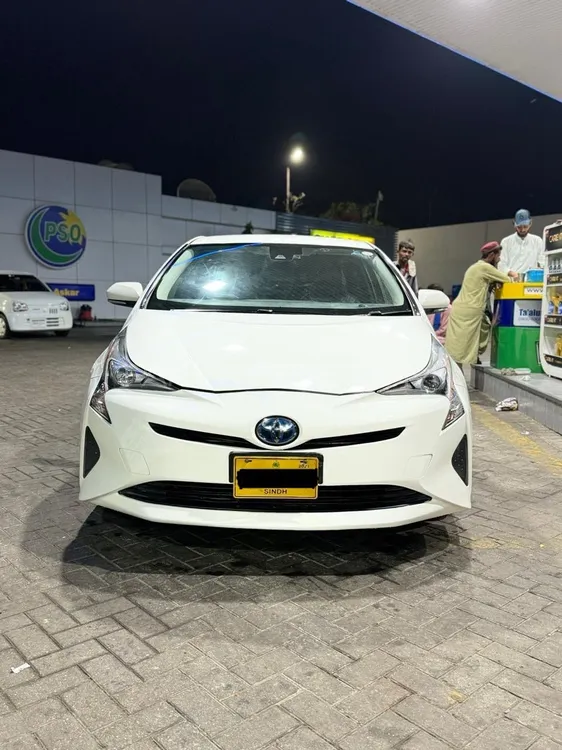 Toyota Prius 2017 for Sale in Karachi Image-1