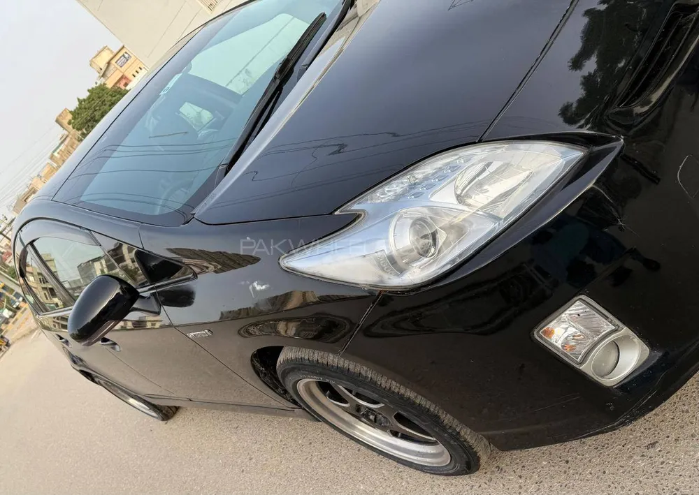 Toyota Prius 2011 for Sale in Karachi Image-1