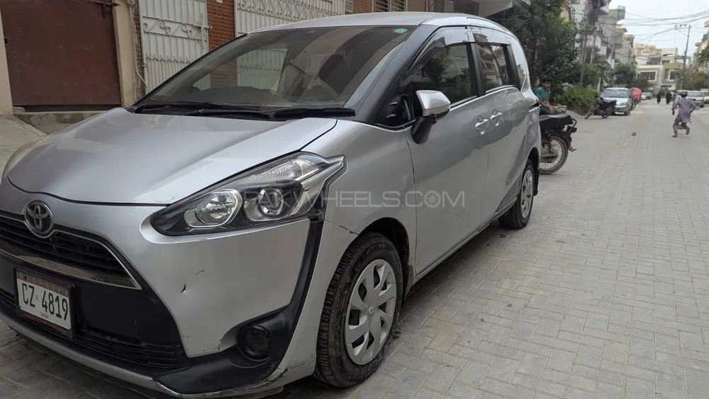 Toyota Sienta 2016 for Sale in Karachi Image-1