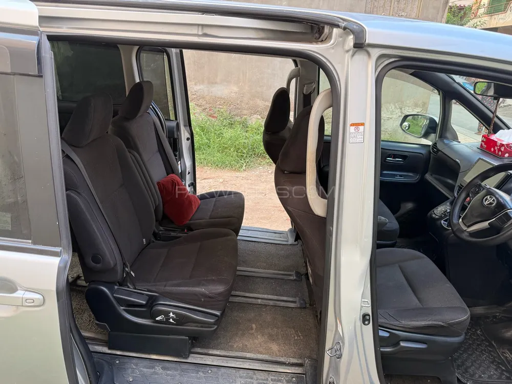 Toyota Voxy 2014 for Sale in Lahore Toyota Voxy 2014 for Sale in Lahore Image-20