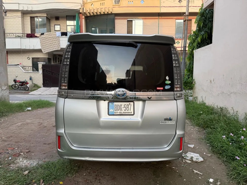 Toyota Voxy 2014 for Sale in Lahore Toyota Voxy 2014 for Sale in Lahore Image-4