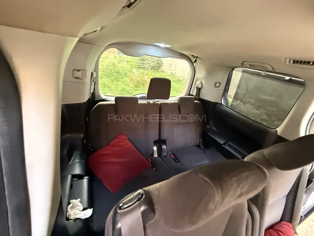 Toyota Voxy 2014 for Sale in Lahore Toyota Voxy 2014 for Sale in Lahore Image-18