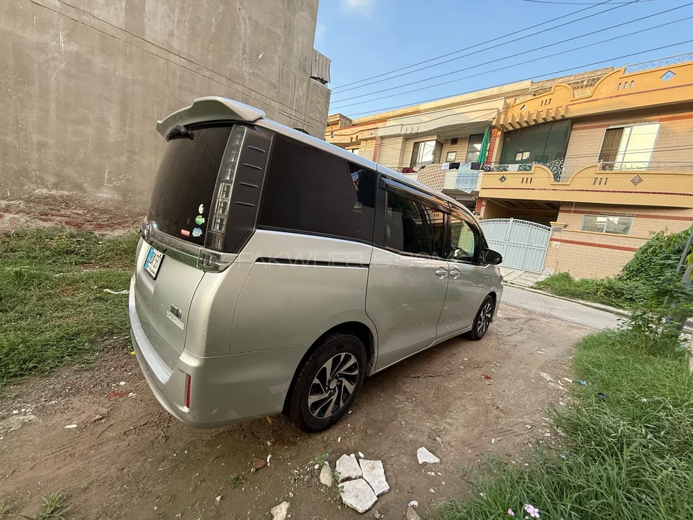 Toyota Voxy 2014 for Sale in Lahore Toyota Voxy 2014 for Sale in Lahore Image-6