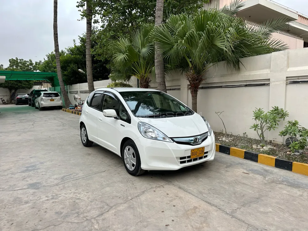 Honda Fit 2013 for Sale in Karachi Image-1