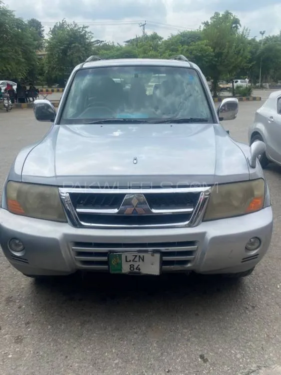 Mitsubishi Pajero 2004 for Sale in Islamabad Image-1
