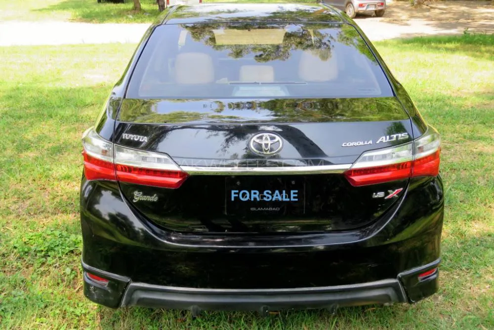 Toyota Corolla 2019 for Sale in Islamabad Image-1