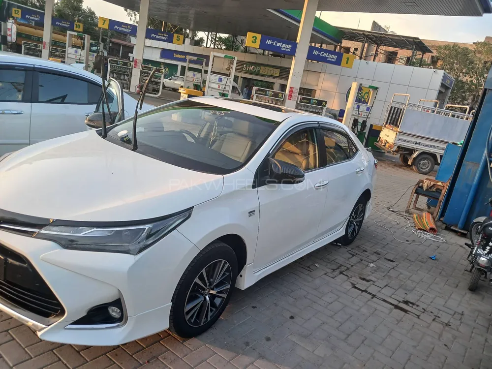 Toyota Corolla 2021 for Sale in Islamabad Image-1