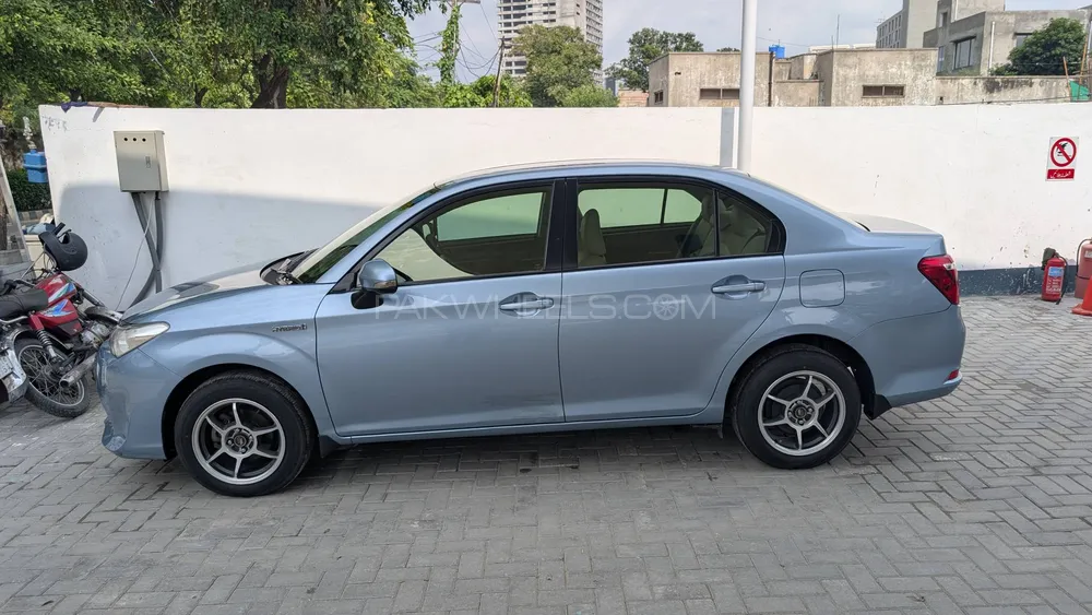 Toyota Corolla Axio 2016 for Sale in Lahore Image-1
