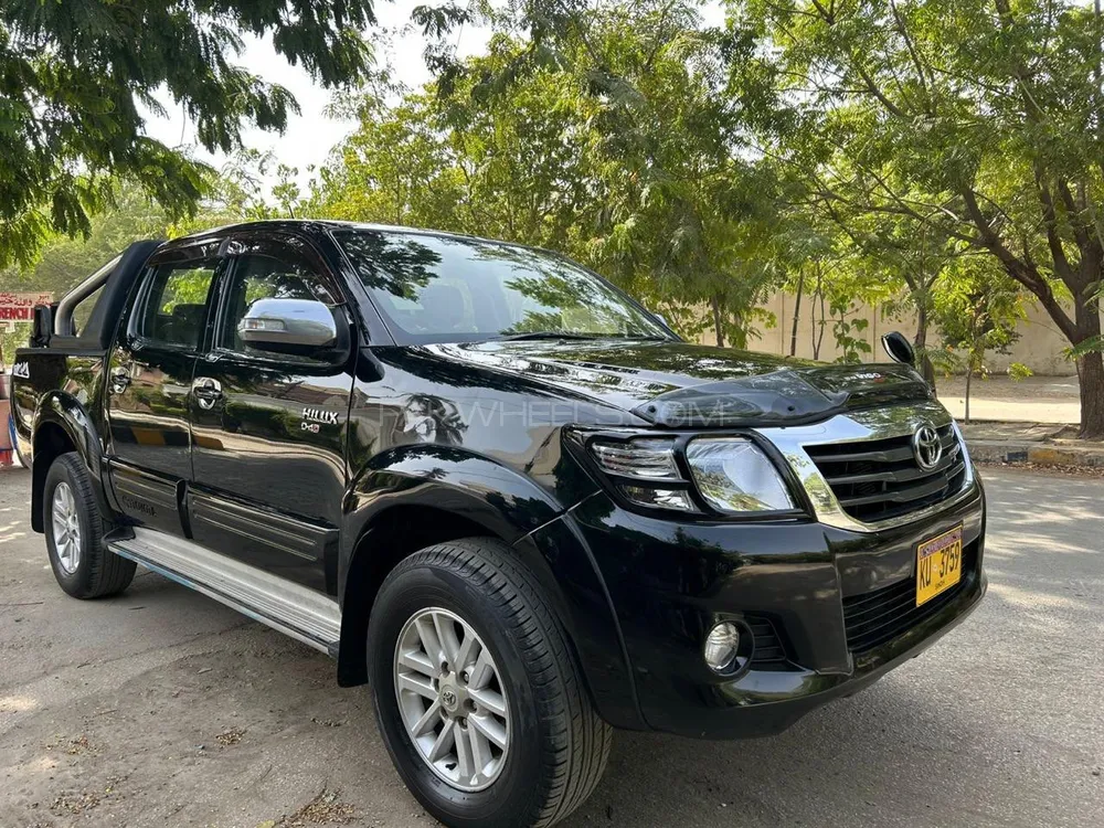 Toyota Hilux 2015 for Sale in Karachi Image-1