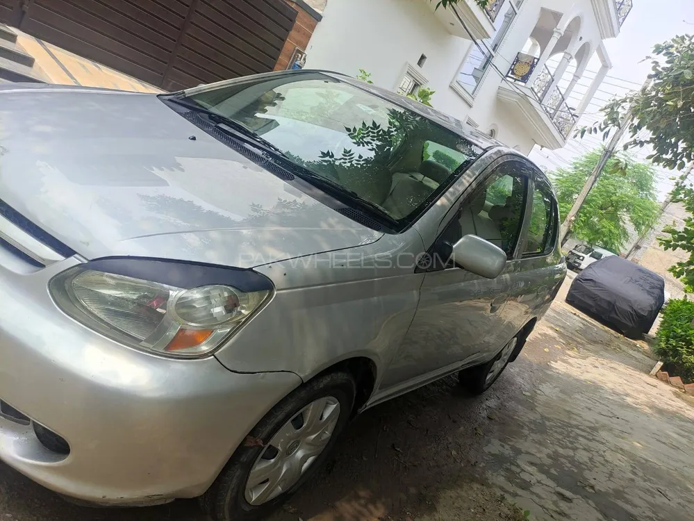 Toyota Platz 2004 for Sale in Lahore Image-1