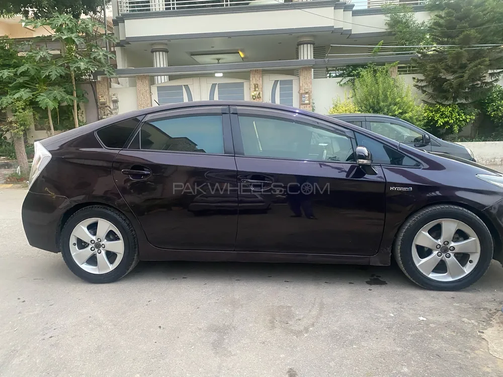 Toyota Prius 2013 for Sale in Karachi Image-1