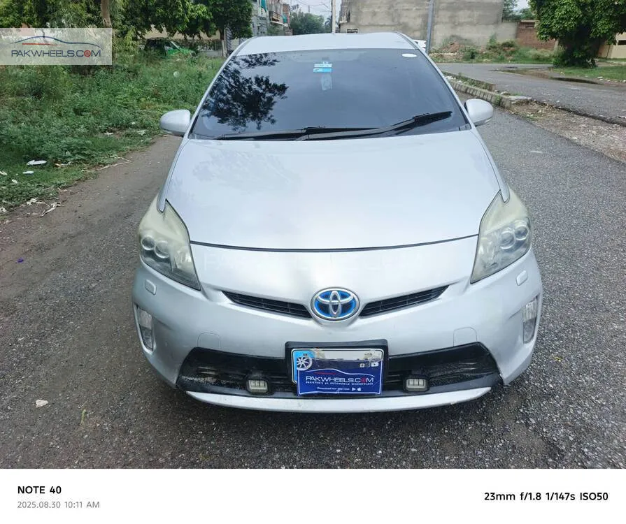 Toyota Prius 2013 for Sale in Peshawar Image-1