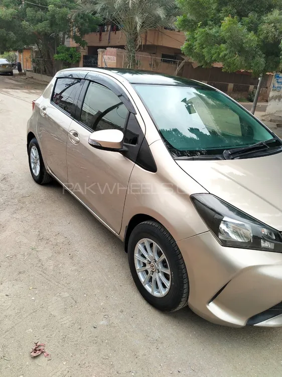 Toyota Vitz 2014 for Sale in Karachi Image-1