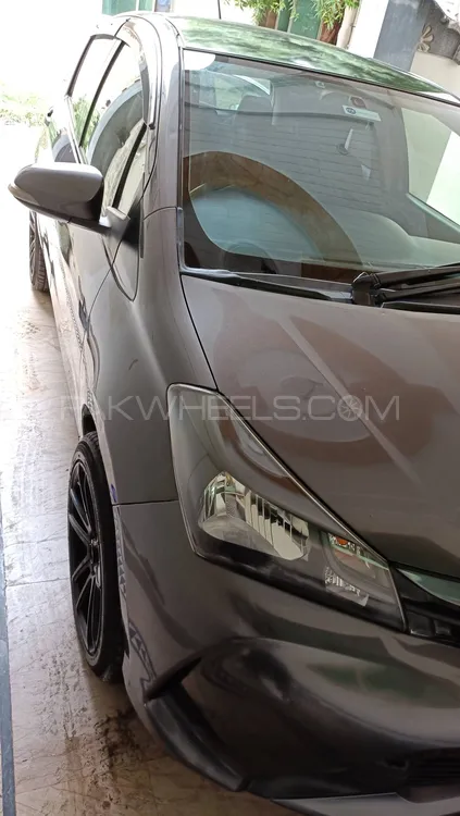 Toyota Vitz 2015 for Sale in Sialkot Image-1