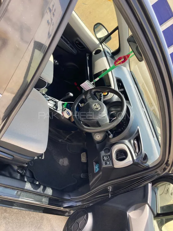 Toyota Vitz 2012 for Sale in Mardan Image-1
