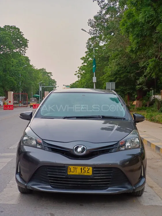 Toyota Vitz 2014 for Sale in Karachi Image-1
