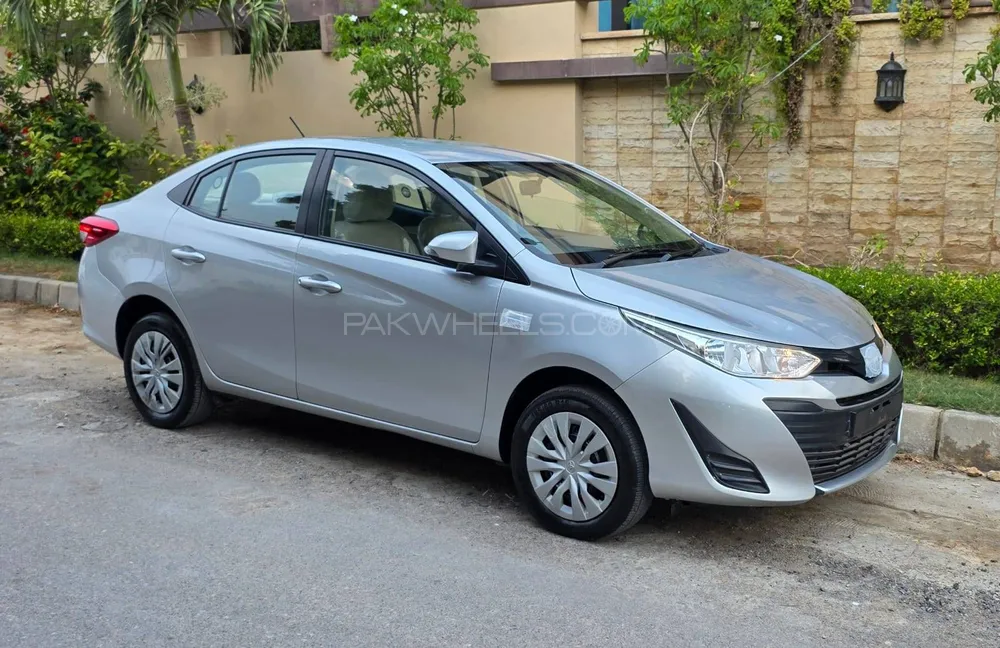 Toyota Yaris Sedan 2021 for Sale in Karachi Image-1