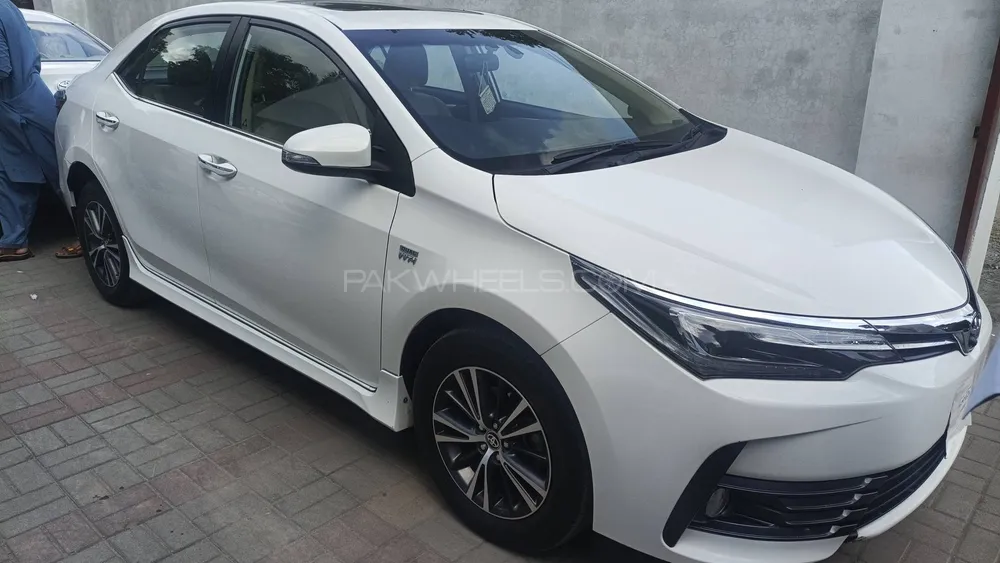 Toyota Corolla 2017 for Sale in Islamabad Image-1