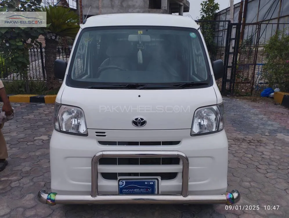ٹویوٹا پکسیس وین 2016 for Sale in پشاور Image-1