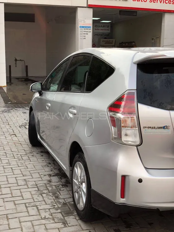 Toyota Prius Alpha 2011 for Sale in Lahore Toyota Prius Alpha 2011 for Sale in Lahore Image-6