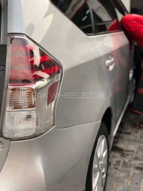 Toyota Prius Alpha 2011 for Sale in Lahore Toyota Prius Alpha 2011 for Sale in Lahore Image-7