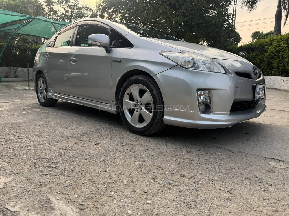 Toyota Prius 2010 for Sale in Peshawar Image-1