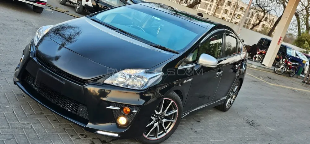 Toyota Prius 2013 for Sale in Lahore Image-1