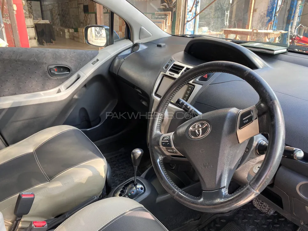 Toyota Vitz 2010 for Sale in Lahore Image-1