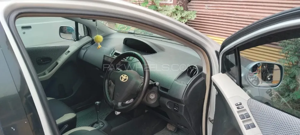 Toyota Vitz 2005 for Sale in Swabi Image-1