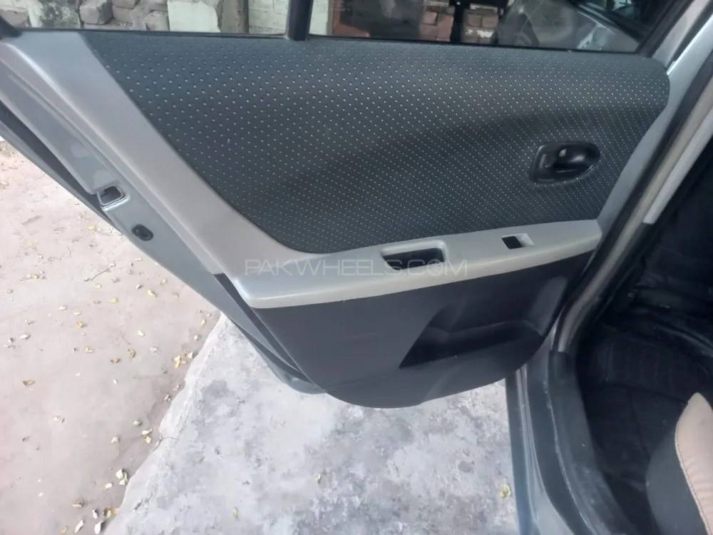 Toyota Vitz 2000 for Sale in Narowal Image-1