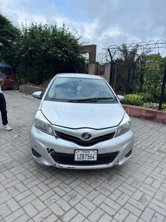 Toyota Vitz 2013 for Sale in Lahore Image-1