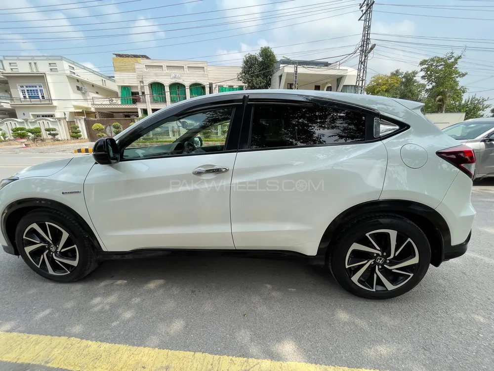 Honda Vezel 2016 for Sale in Peshawar Image-1