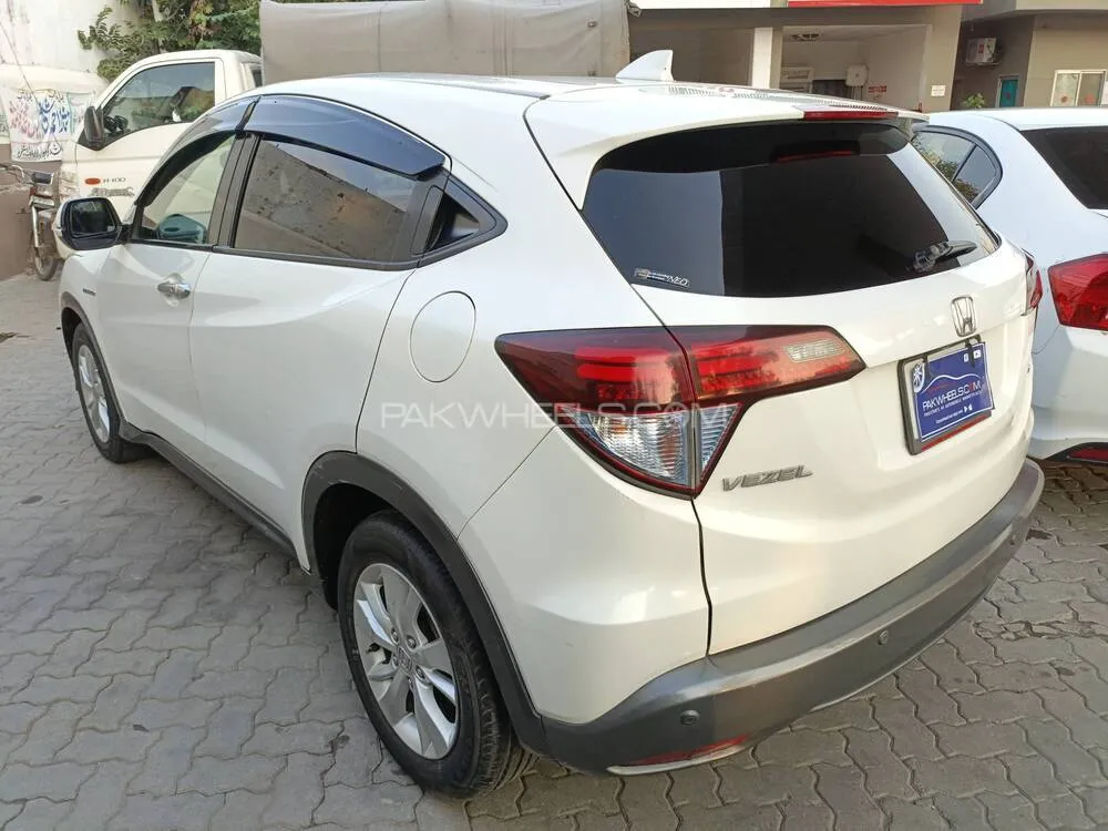Honda Vezel 2016 for Sale in Faisalabad Honda Vezel 2016 for Sale in Faisalabad Image-5