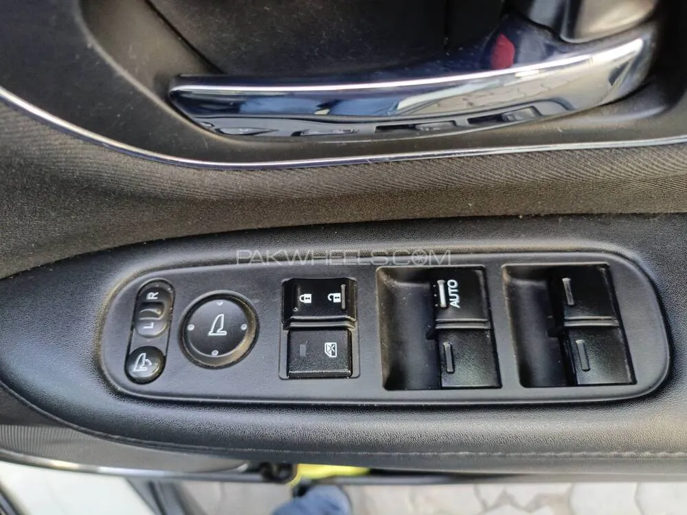 Honda Vezel 2016 for Sale in Faisalabad Honda Vezel 2016 for Sale in Faisalabad Image-13
