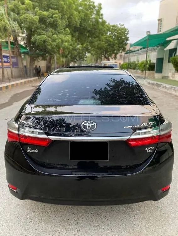Toyota Corolla 2018 for Sale in Karachi Image-1