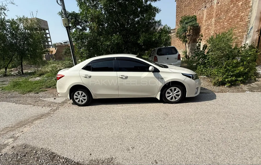 Toyota Corolla 2017 for Sale in Peshawar Image-1