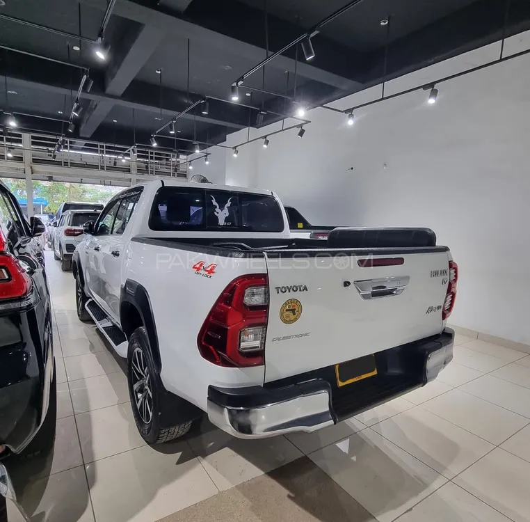 Toyota Hilux 2021 for Sale in Karachi Image-1