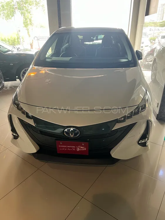 ٹویوٹا پریوس 2017 for Sale in کراچی Image-1