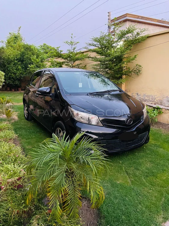 Toyota Vitz 2011 for Sale in Multan Image-1