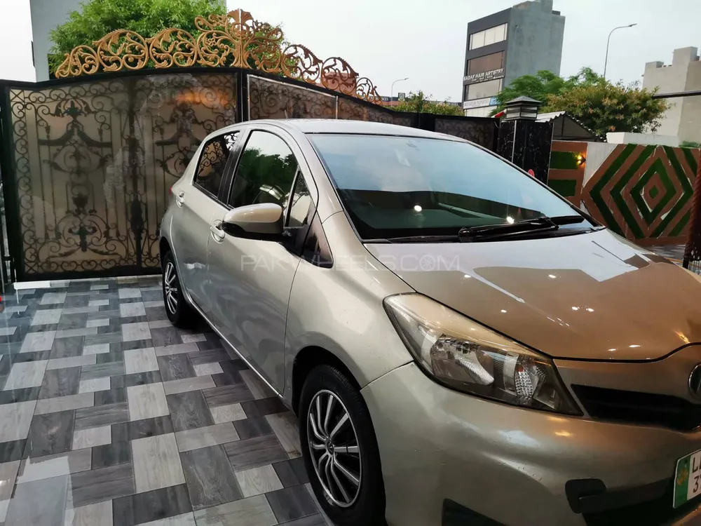 Toyota Vitz 2013 for Sale in Lahore Image-1